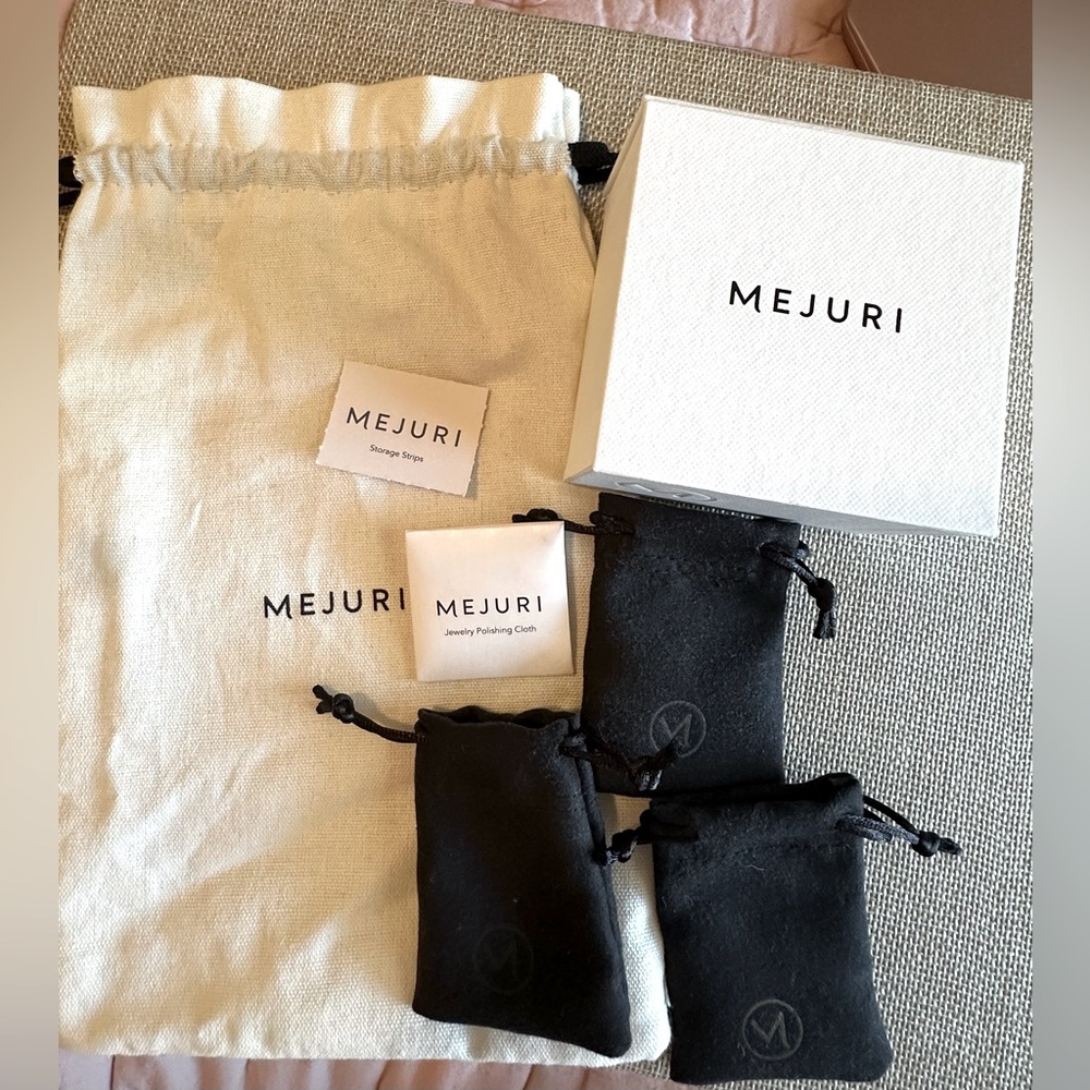 Mejuri gift set